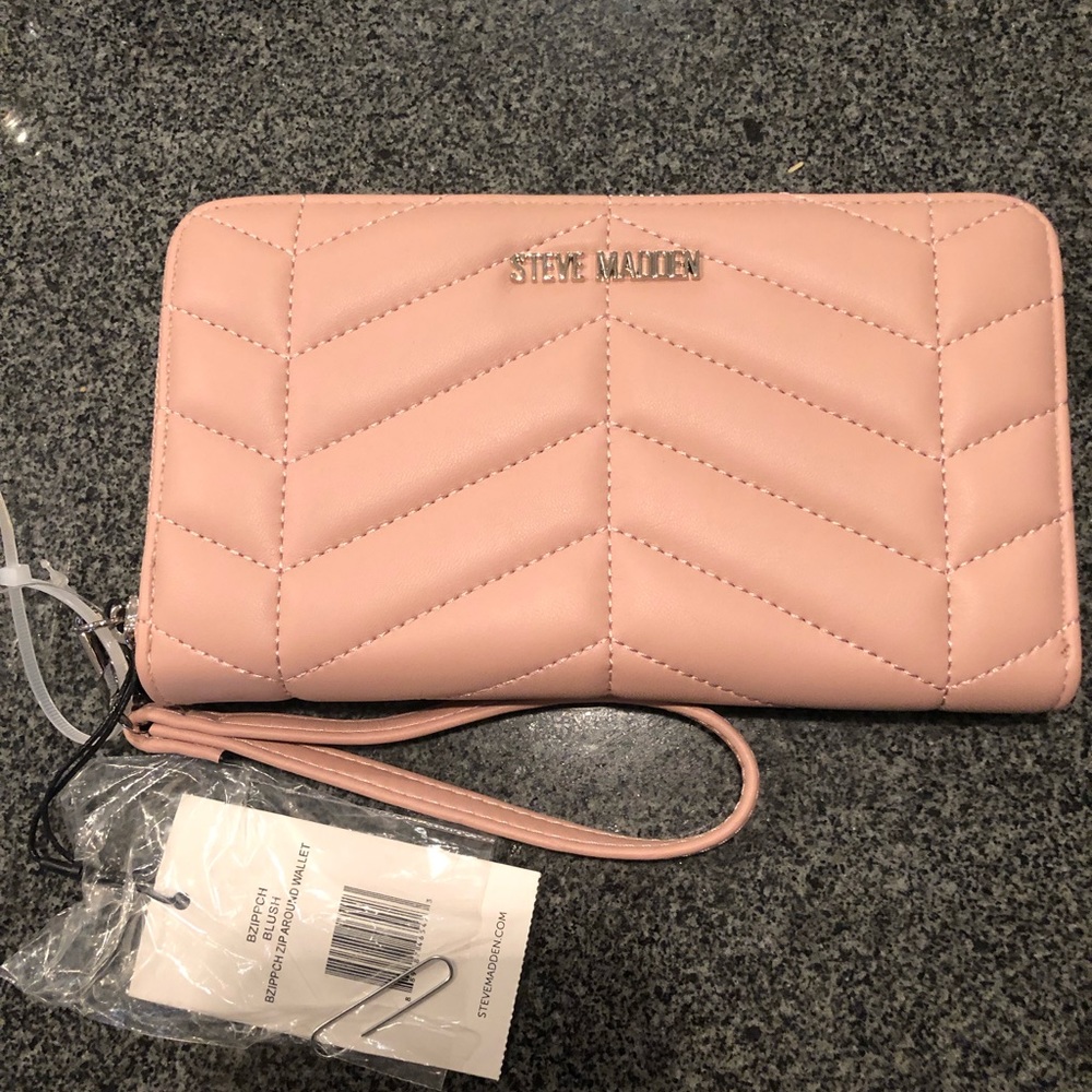 NWT Blush Oversize Steve Madden Wristlet